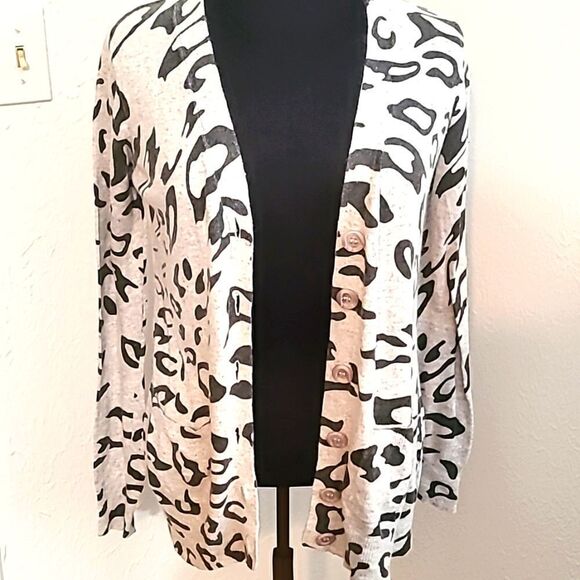 Forever 21 Buttondown Cardigan, Light Gray with Black Animal Print,  Size Large - Picture 1 of 9